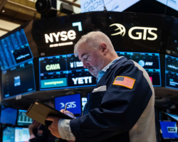 Markets-End-the-Week-on-a-Positive-Note-Amid-Tech-Earnings-and-Global-Currency-Moves-Preview